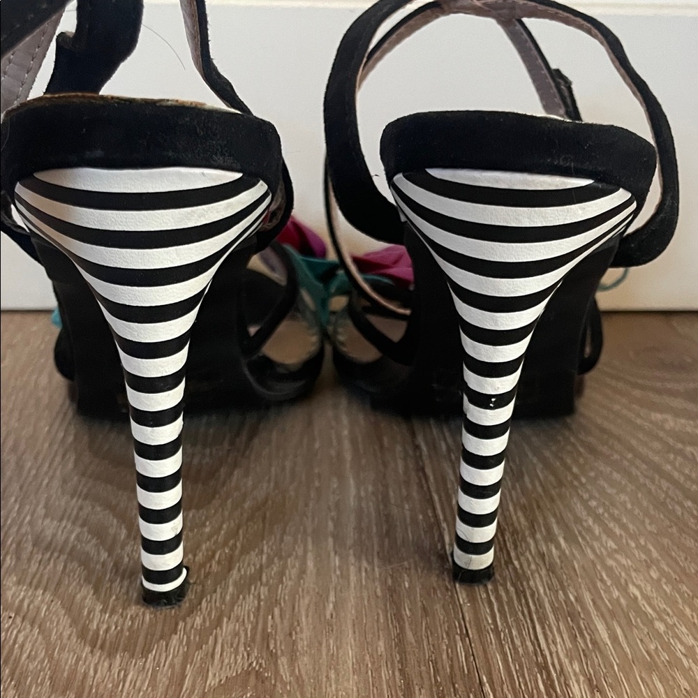 Betsey Johnson Black Heels with Colorful Floral Accents - Picture 4 of 10